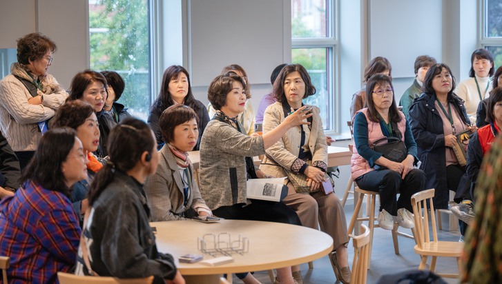 Kvinnor från Korea i förskola i Arlöv.