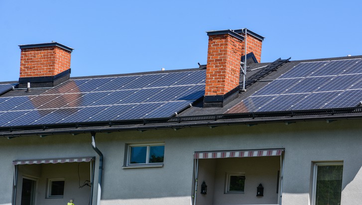 solceller på tak till flerfamiljshus.
