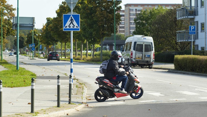 Bild från Arlöv med mopedist