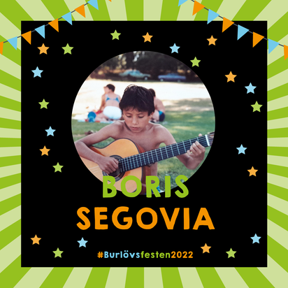 En äldre bild på Boris Segovia. En ung pojke sitter och spelar på en akustisk gitarr.